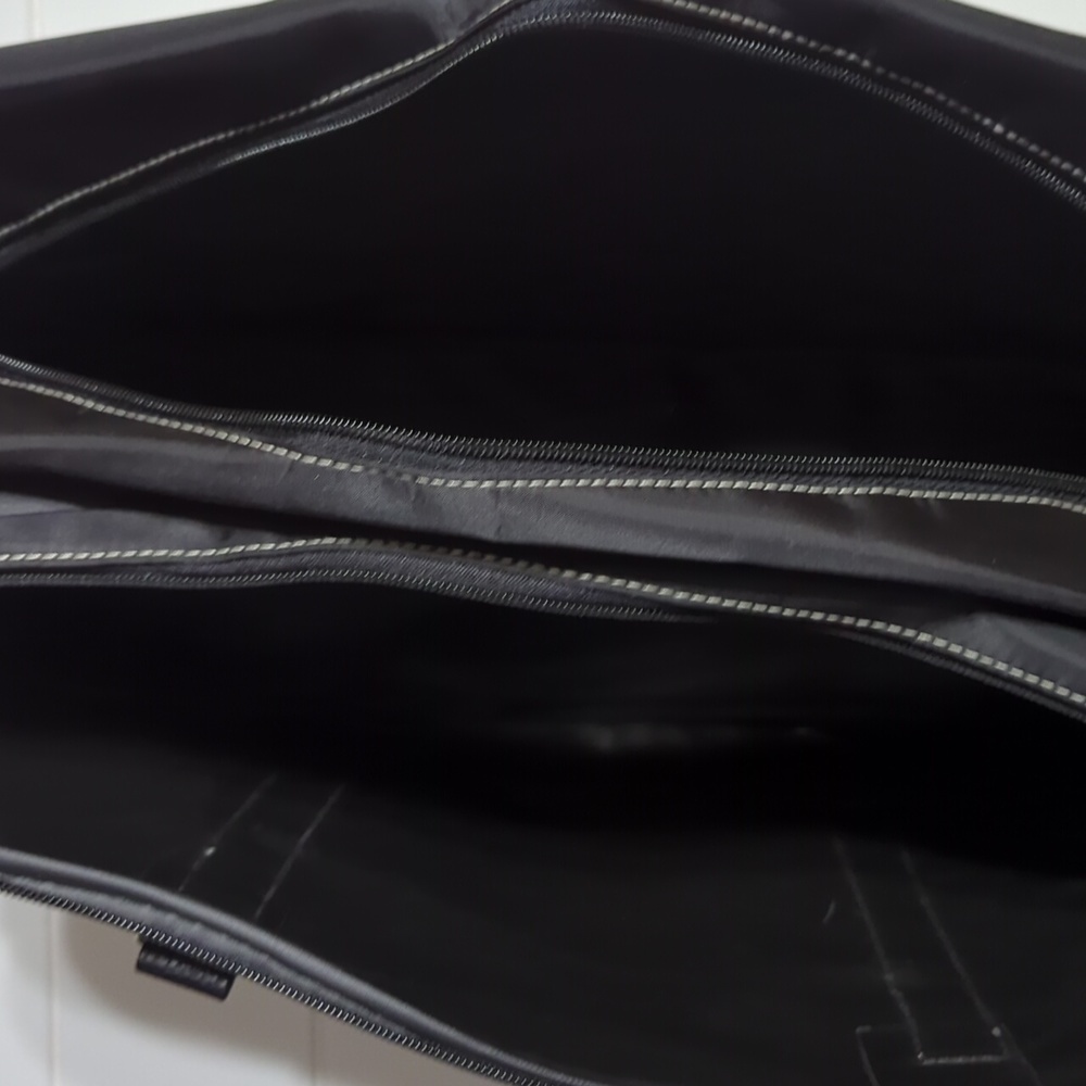 NWOT Elizabeth Arden Black Travel Bag - Picture 5 of 9